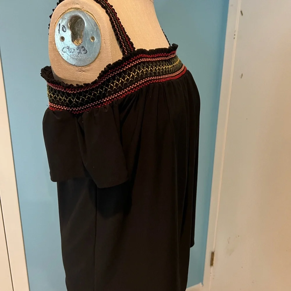 Gorgeous whbm top. Size small off shoulder - Picture 2 of 4